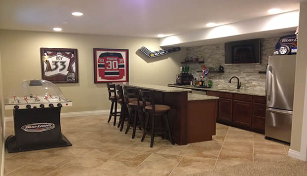 Understated ice hockey man cave bar